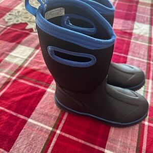 DSG Kids Black and Blue Waterproof Boots